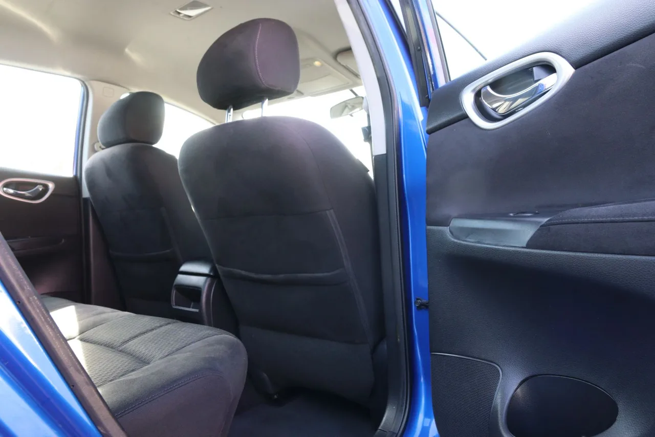 2014 Nissan Sentra SR Sedan 4D in blue — photo 20 of 36
