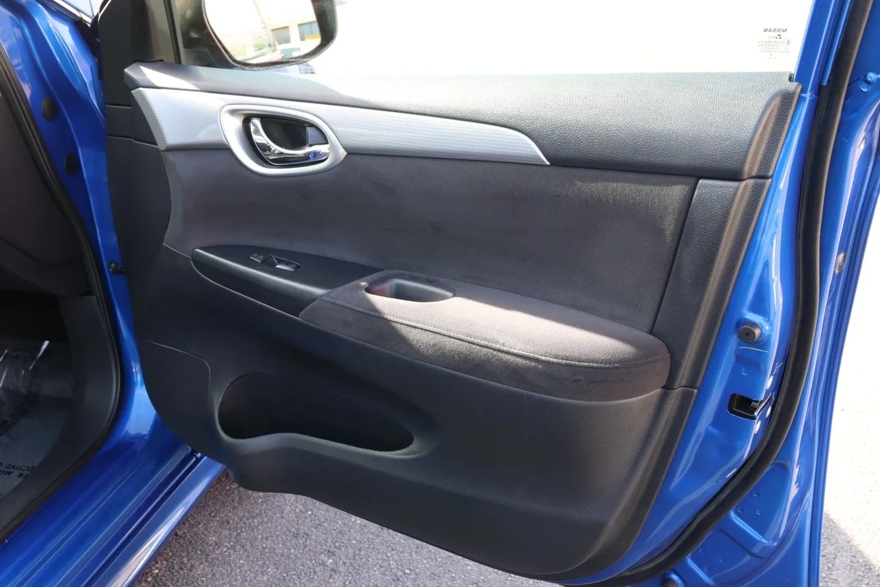 2014 Nissan Sentra SR Sedan 4D in blue — photo 22 of 36