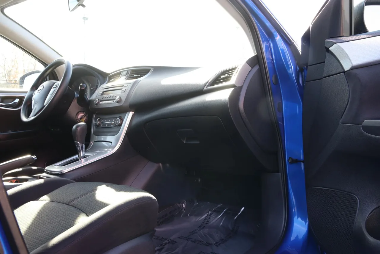 2014 Nissan Sentra SR Sedan 4D in blue — photo 23 of 36
