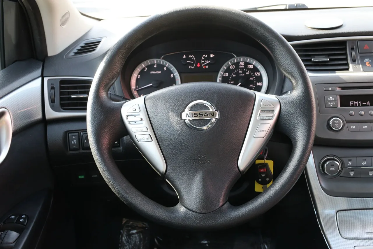 2014 Nissan Sentra SR Sedan 4D in blue — photo 26 of 36