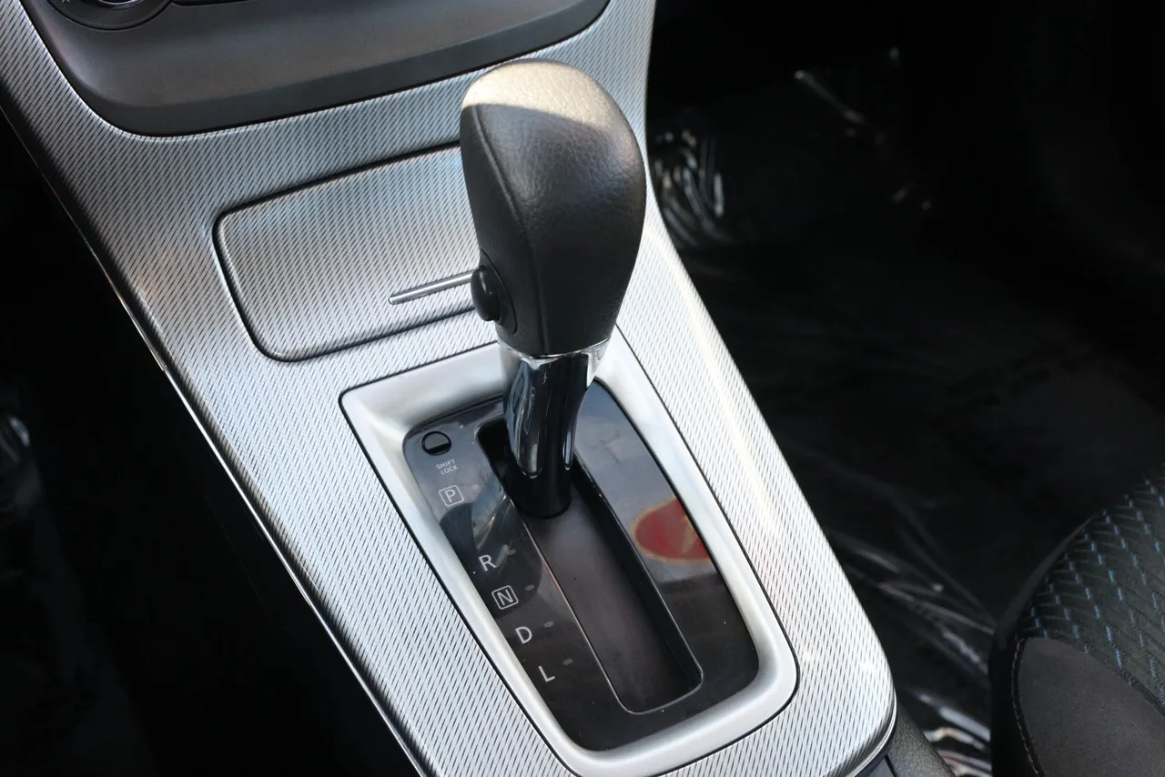 2014 Nissan Sentra SR Sedan 4D in blue — photo 28 of 36