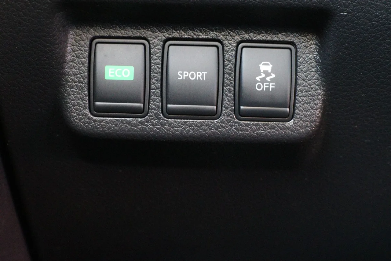 2014 Nissan Sentra SR Sedan 4D in blue — photo 30 of 36