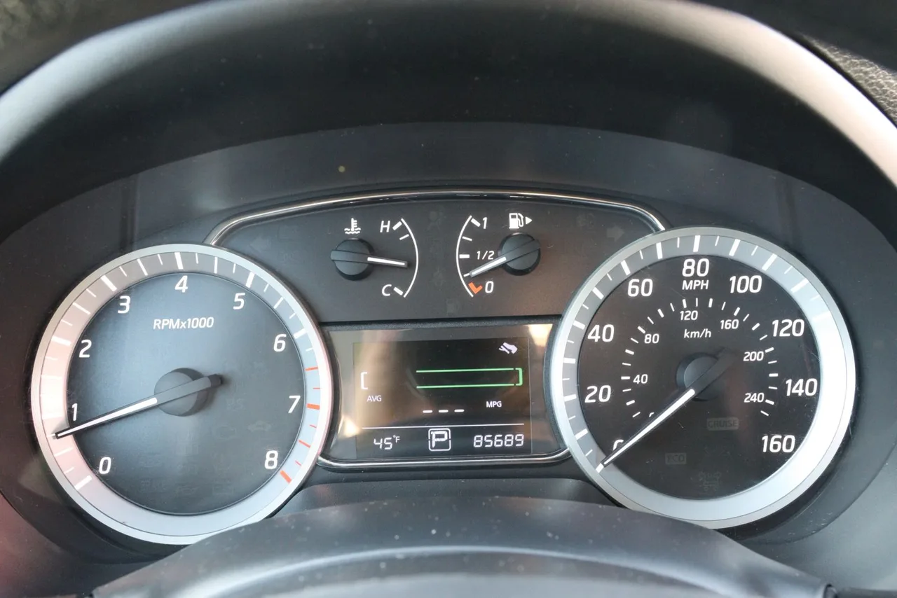 2014 Nissan Sentra SR Sedan 4D in blue — photo 31 of 36