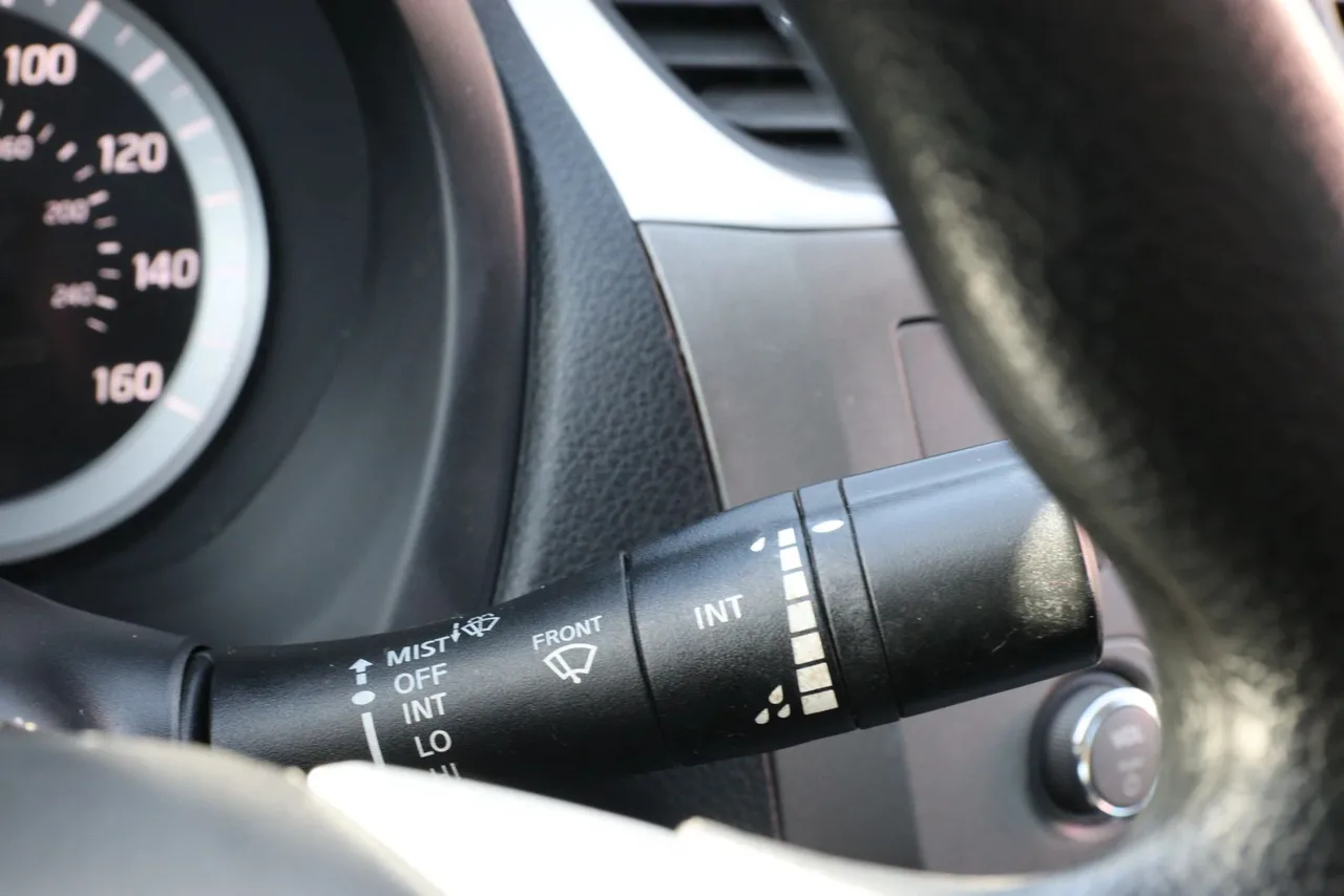 2014 Nissan Sentra SR Sedan 4D in blue — photo 33 of 36