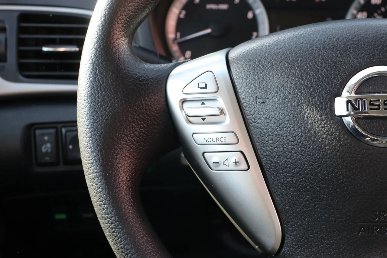 2014 Nissan Sentra SR Sedan 4D in blue — photo 34 of 36