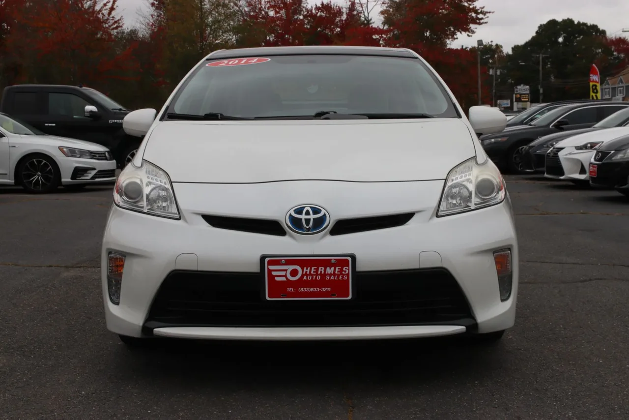 2014 Toyota Prius Three Hatchback 4D in silver — photo 2 of 38