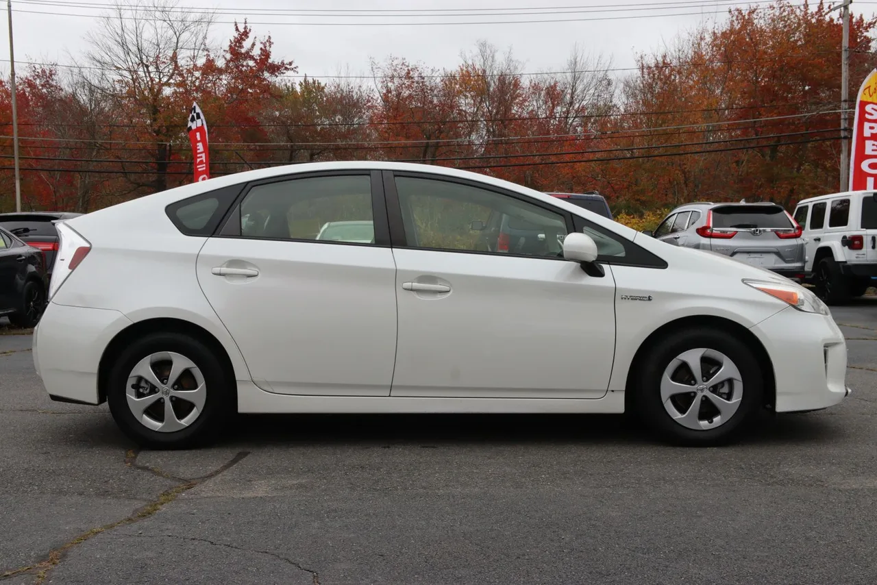 2014 Toyota Prius Three Hatchback 4D in silver — photo 6 of 38