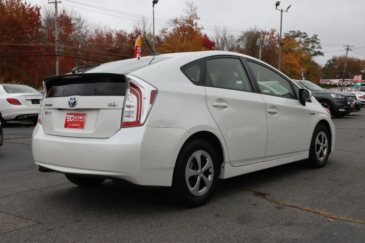 2014 Toyota Prius Three Hatchback 4D in silver — photo 8 of 38