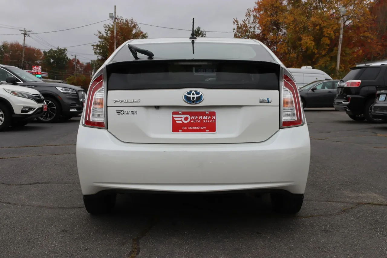 2014 Toyota Prius Three Hatchback 4D in silver — photo 9 of 38