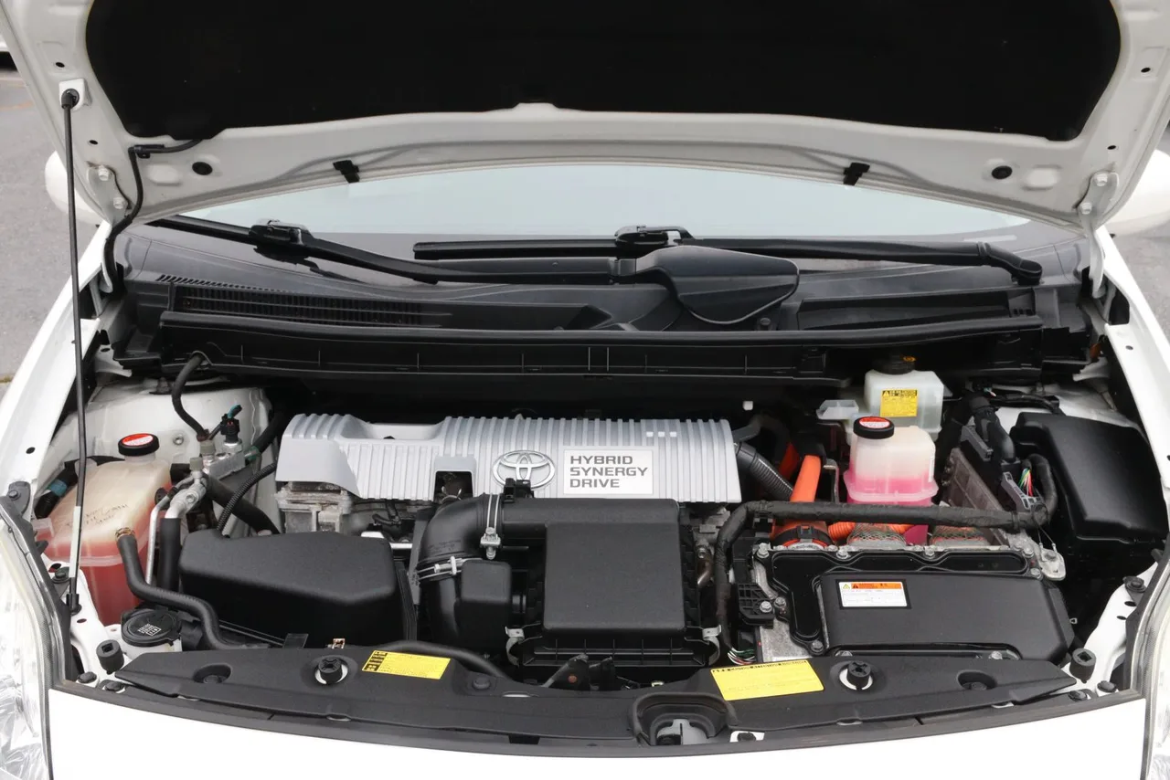 2014 Toyota Prius Three Hatchback 4D in silver — photo 11 of 38