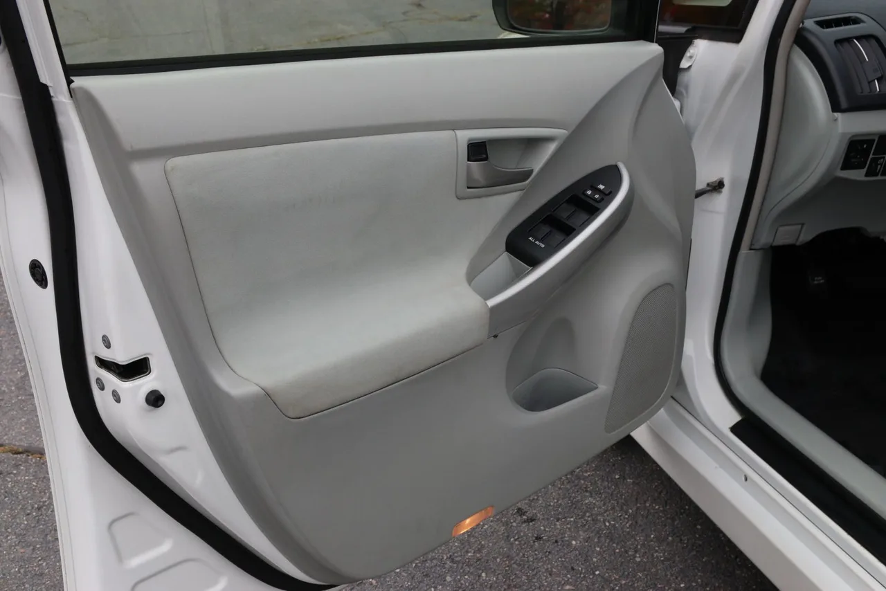 2014 Toyota Prius Three Hatchback 4D in silver — photo 12 of 38