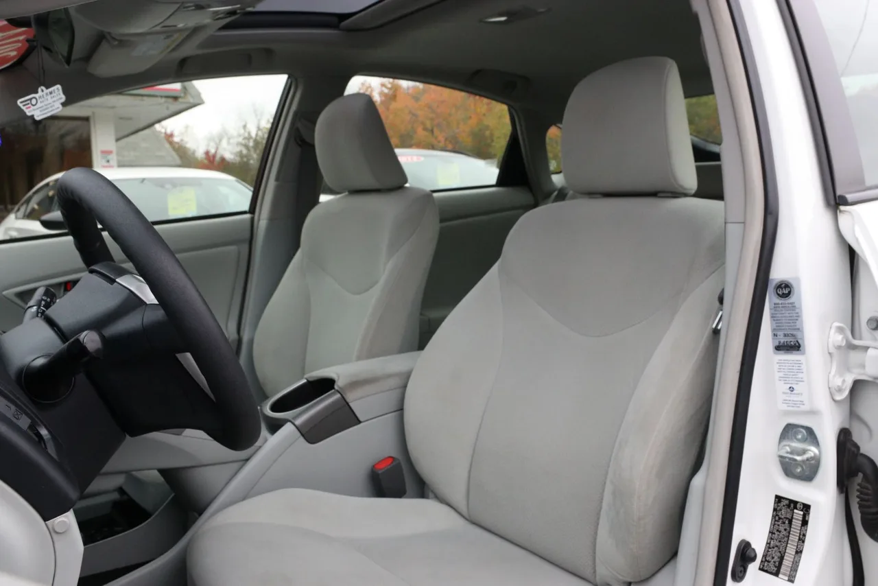 2014 Toyota Prius Three Hatchback 4D in silver — photo 14 of 38