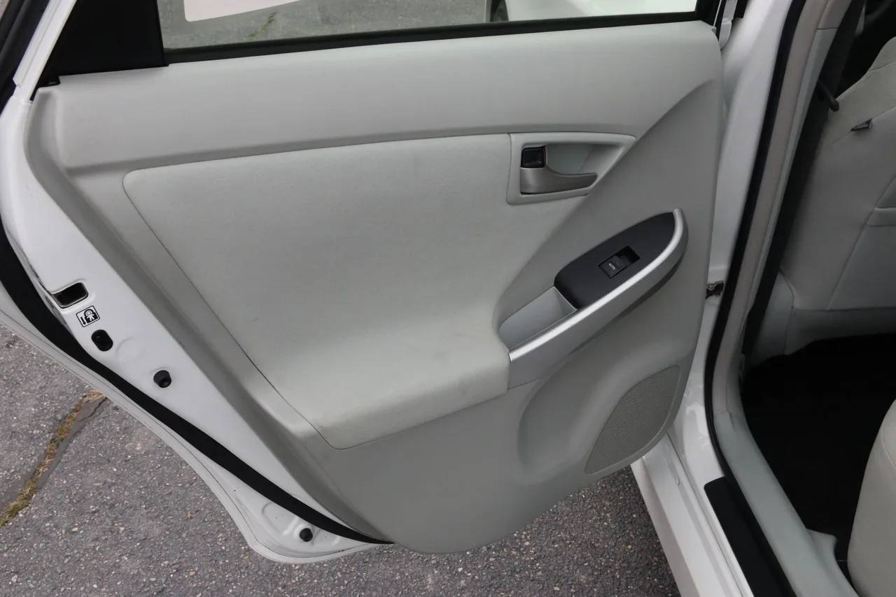 2014 Toyota Prius Three Hatchback 4D in silver — photo 17 of 38