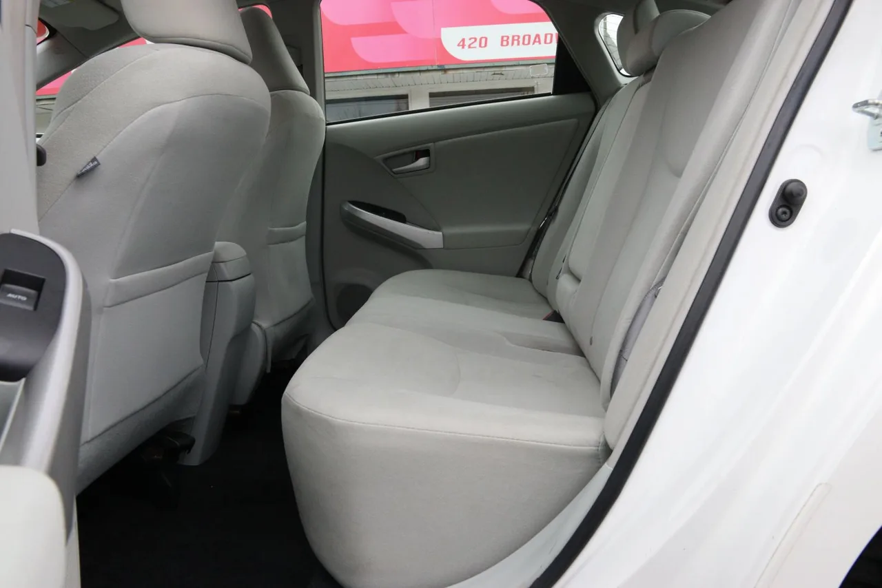 2014 Toyota Prius Three Hatchback 4D in silver — photo 19 of 38
