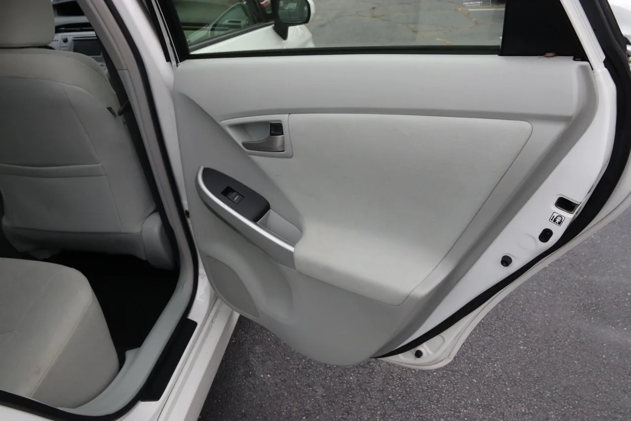 2014 Toyota Prius Three Hatchback 4D in silver — photo 20 of 38
