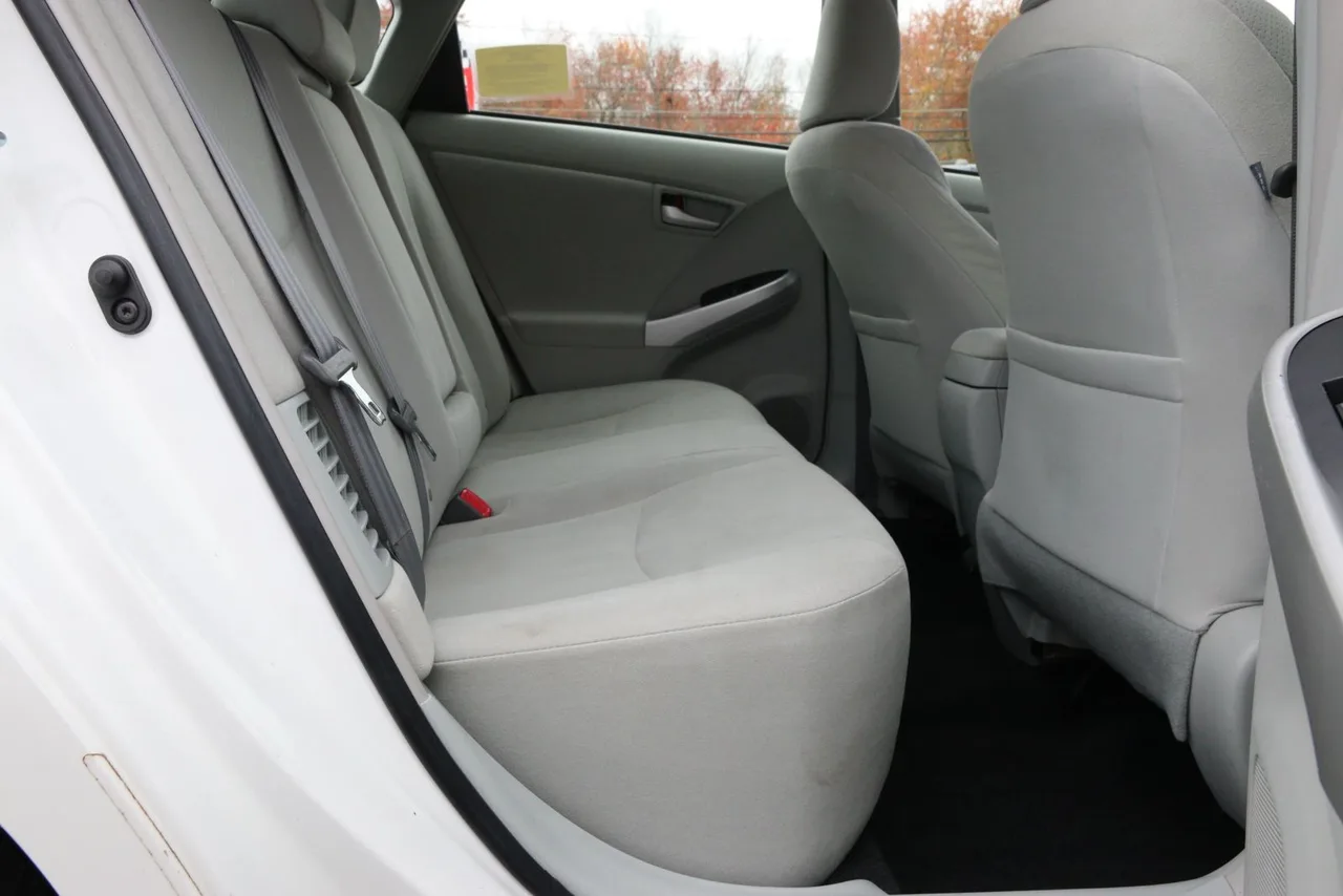 2014 Toyota Prius Three Hatchback 4D in silver — photo 22 of 38