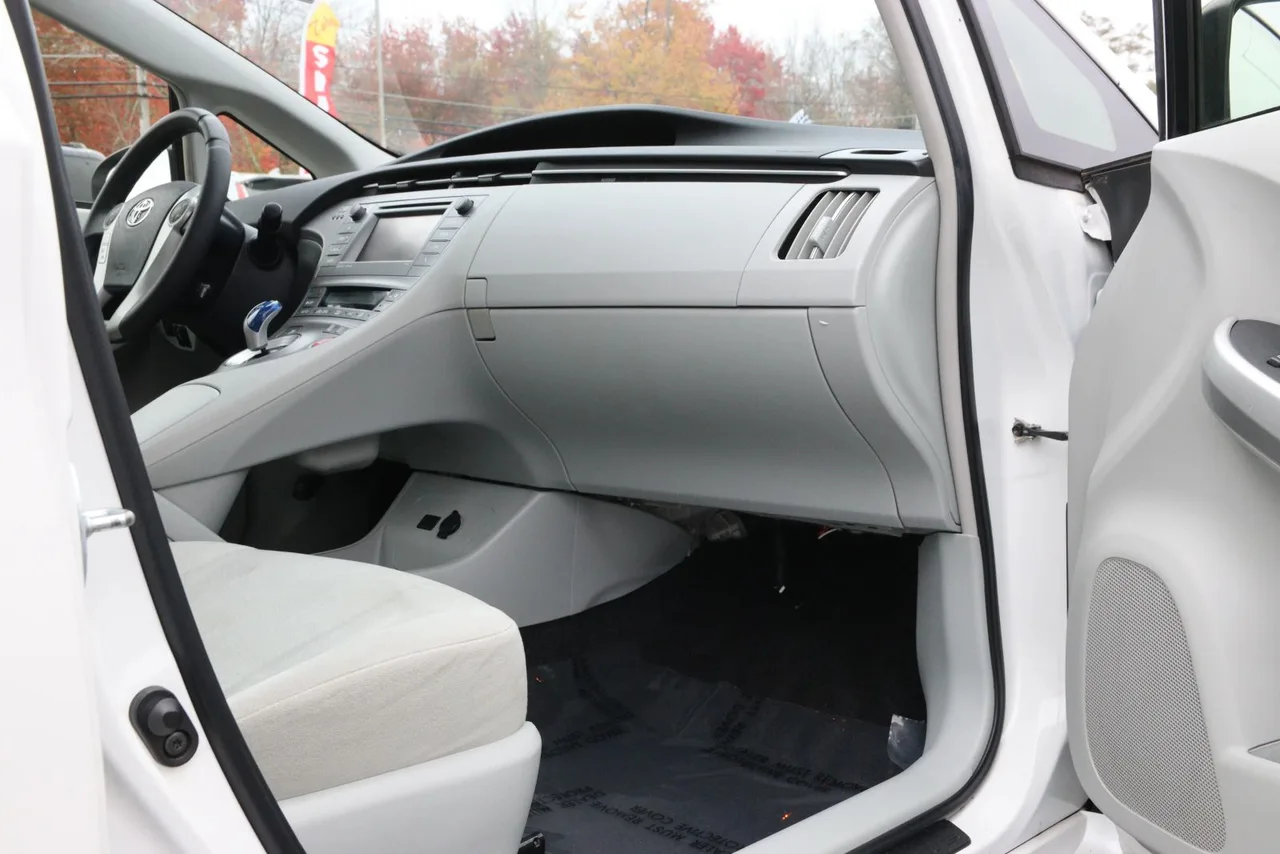 2014 Toyota Prius Three Hatchback 4D in silver — photo 24 of 38