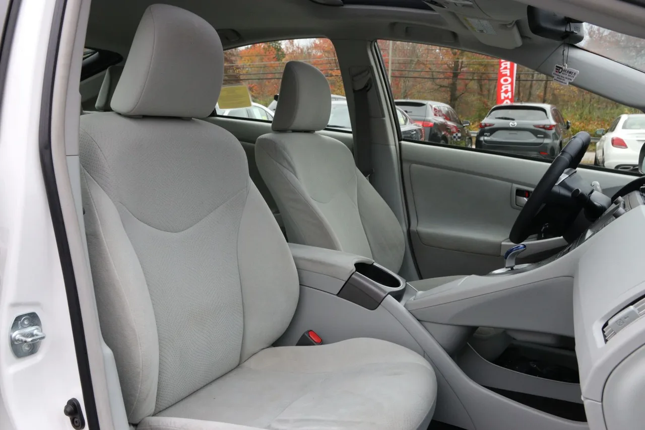 2014 Toyota Prius Three Hatchback 4D in silver — photo 25 of 38