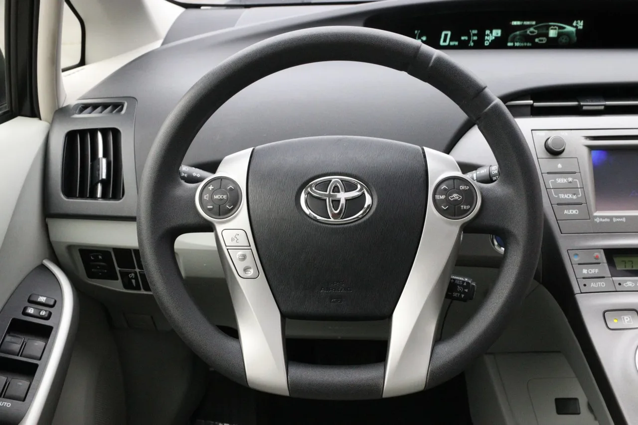 2014 Toyota Prius Three Hatchback 4D in silver — photo 28 of 38