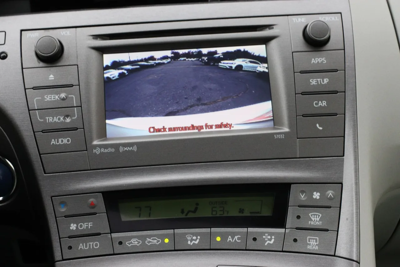 2014 Toyota Prius Three Hatchback 4D in silver — photo 30 of 38