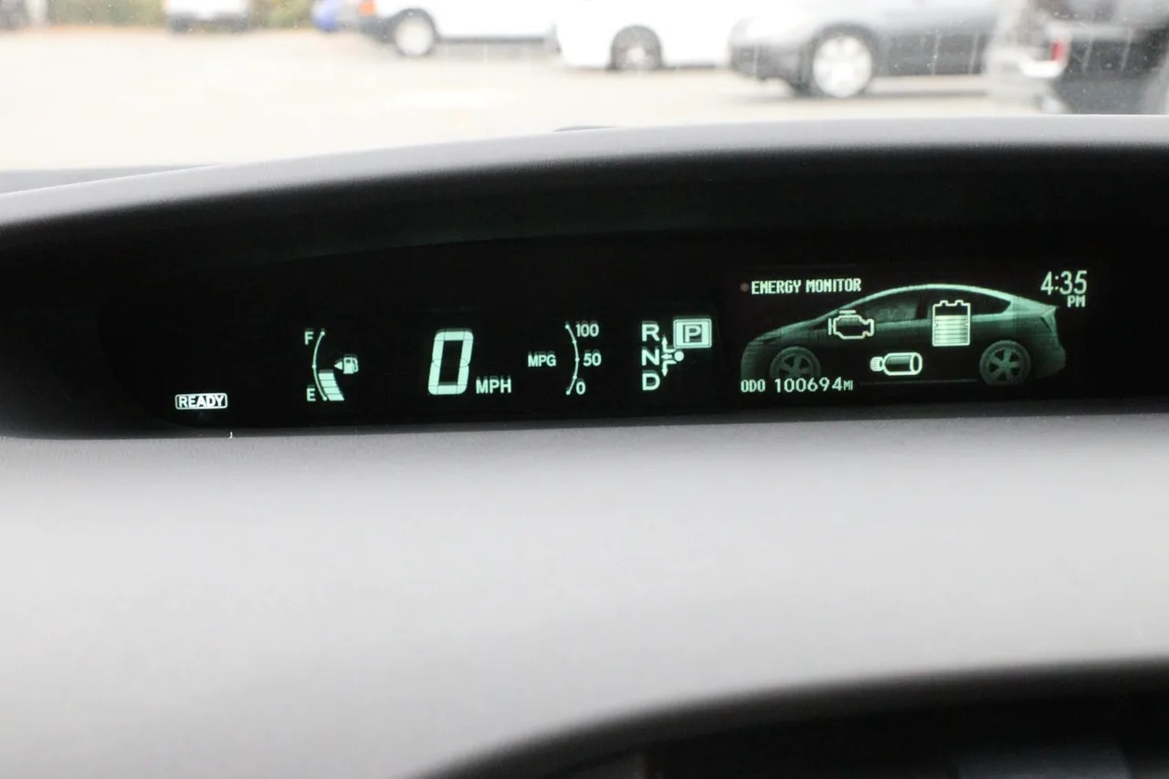2014 Toyota Prius Three Hatchback 4D in silver — photo 31 of 38