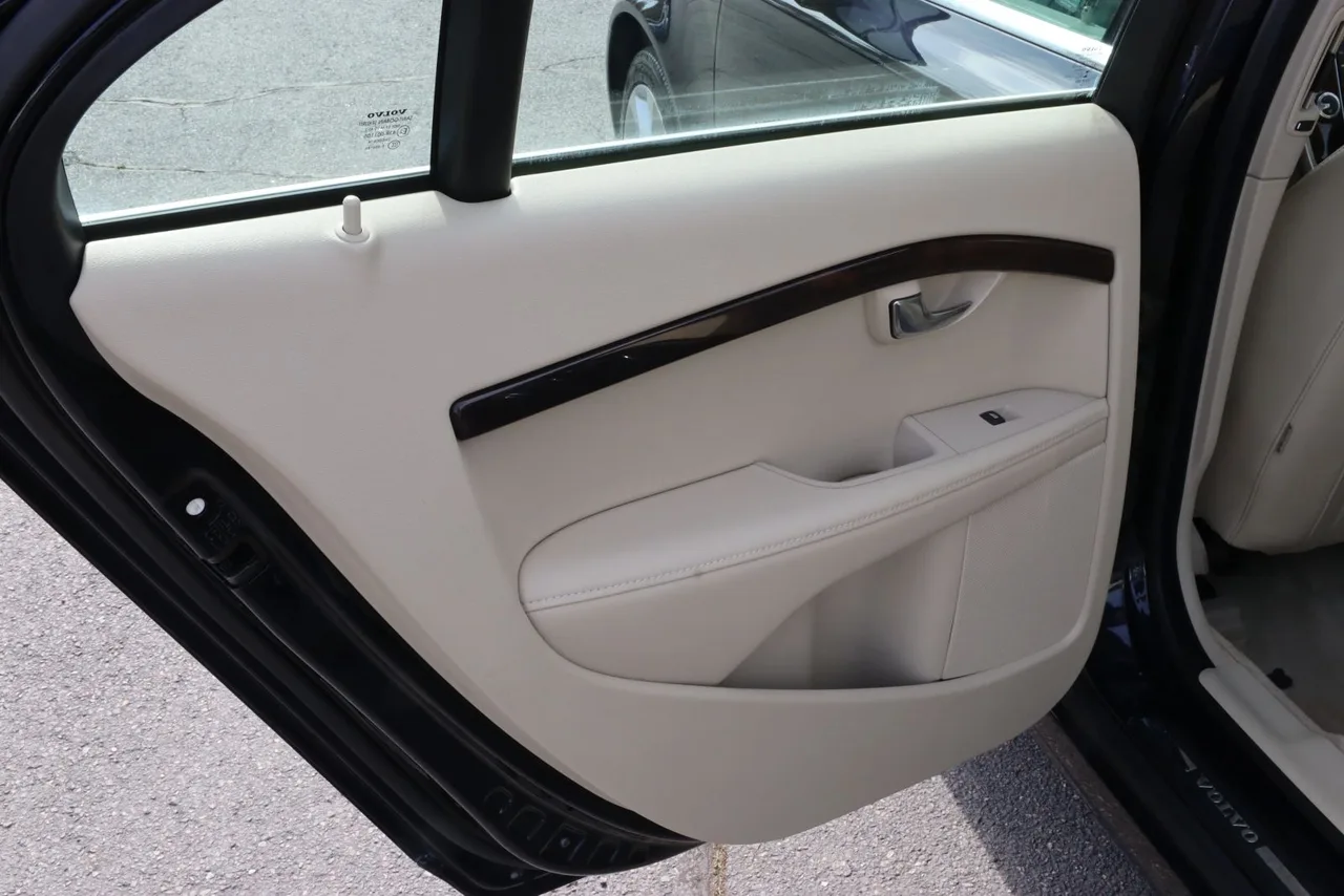 2015 Volvo S80 T6 Premier Sedan 4D (2015.5) in blue — photo 17 of 40