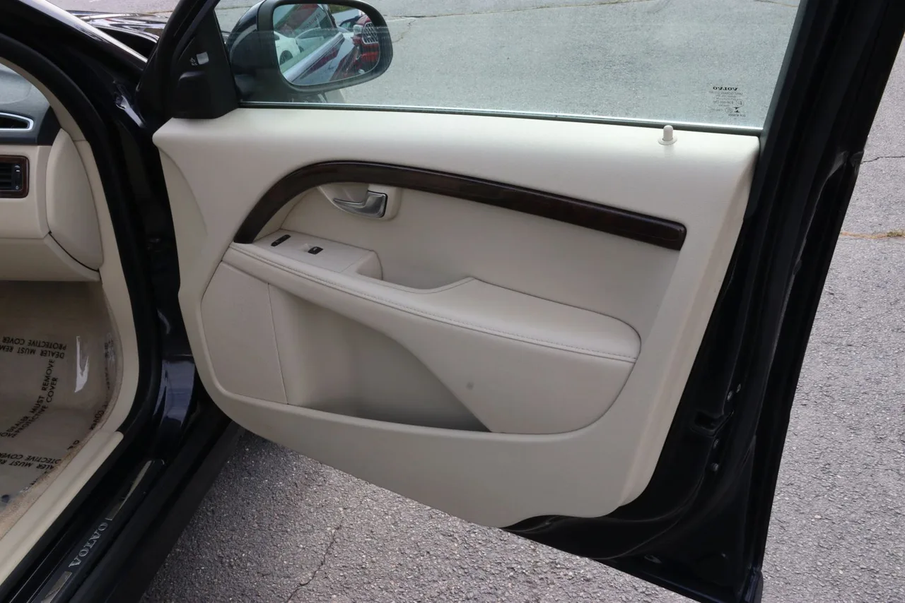 2015 Volvo S80 T6 Premier Sedan 4D (2015.5) in blue — photo 23 of 40