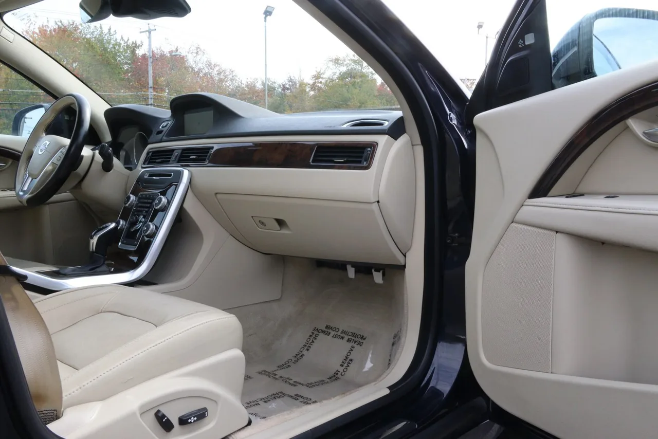 2015 Volvo S80 T6 Premier Sedan 4D (2015.5) in blue — photo 24 of 40