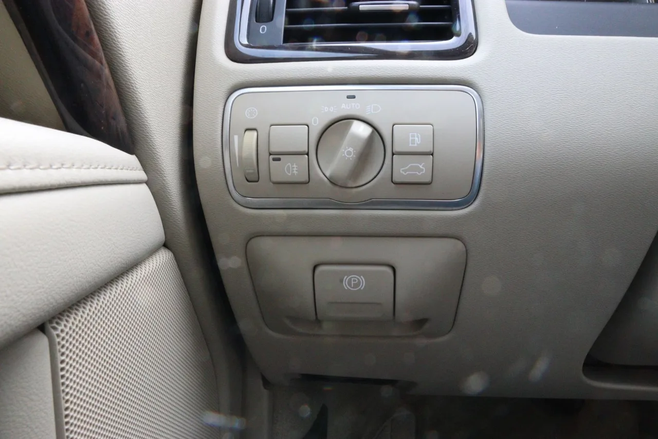 2015 Volvo S80 T6 Premier Sedan 4D (2015.5) in blue — photo 34 of 40