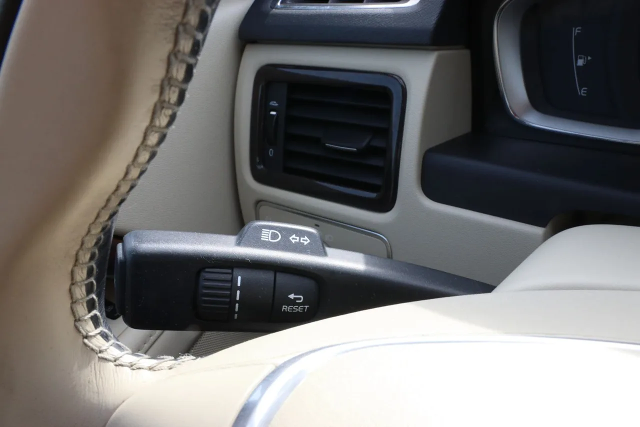 2015 Volvo S80 T6 Premier Sedan 4D (2015.5) in blue — photo 35 of 40