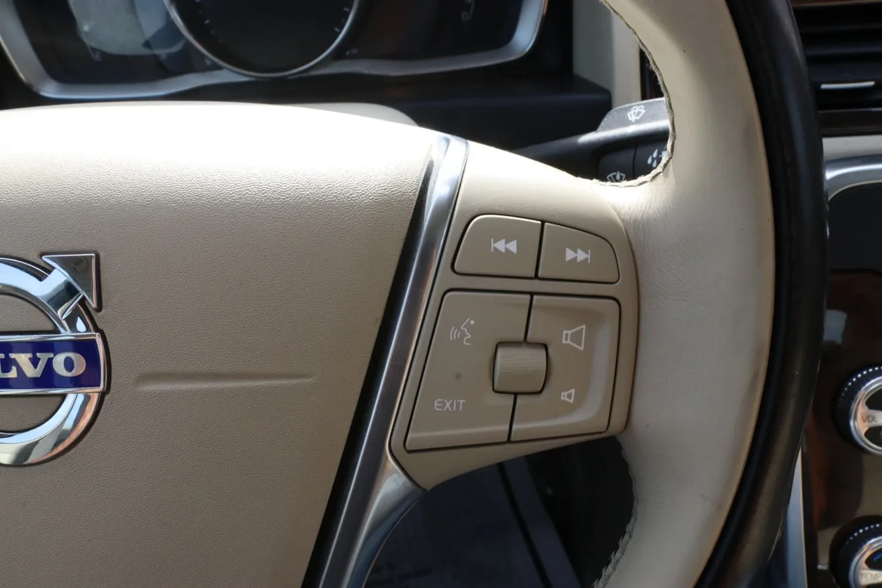 2015 Volvo S80 T6 Premier Sedan 4D (2015.5) in blue — photo 38 of 40