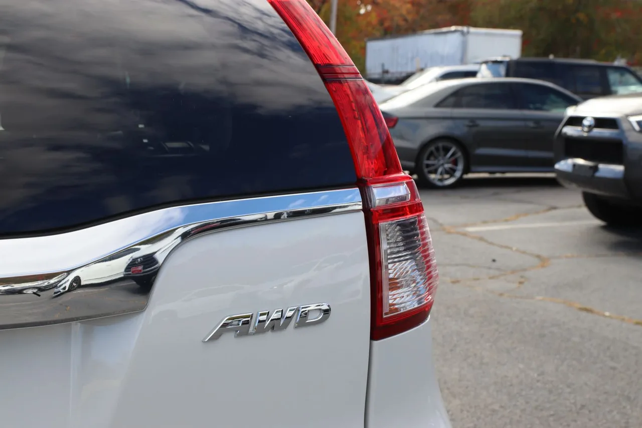 2016 Honda CR-V EX-L Sport Utility 4D in white — photo 8 of 39