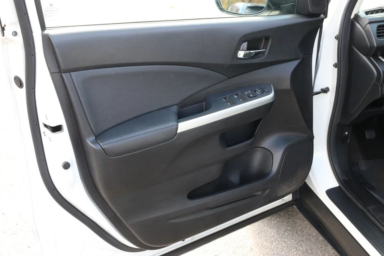 2016 Honda CR-V EX-L Sport Utility 4D in white — photo 13 of 39