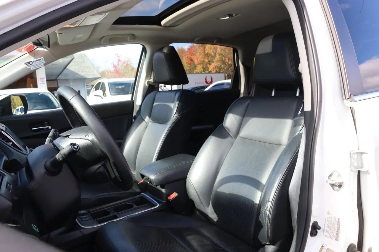 2016 Honda CR-V EX-L Sport Utility 4D in white — photo 15 of 39