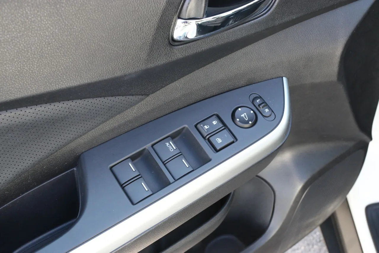 2016 Honda CR-V EX-L Sport Utility 4D in white — photo 17 of 39