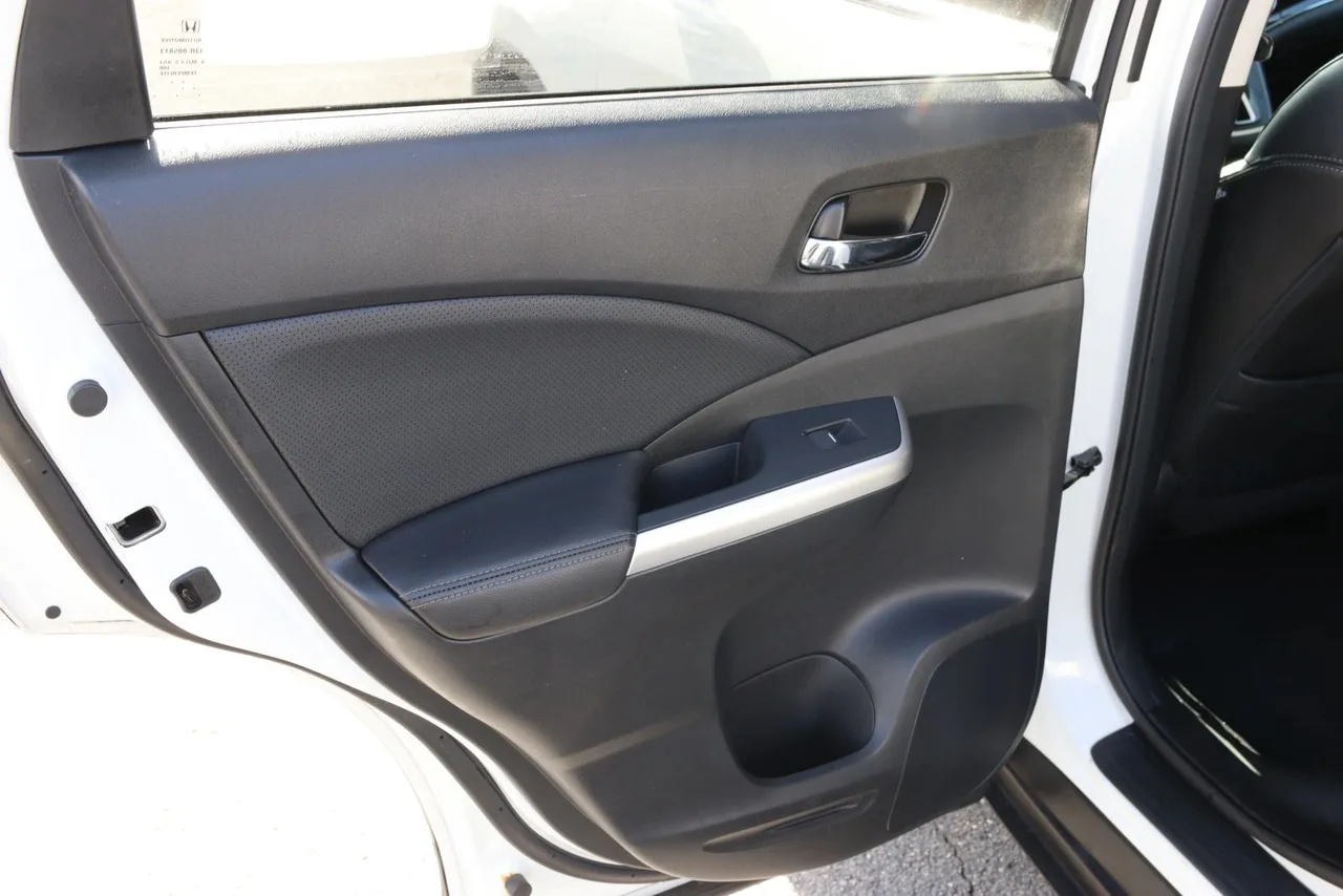 2016 Honda CR-V EX-L Sport Utility 4D in white — photo 18 of 39