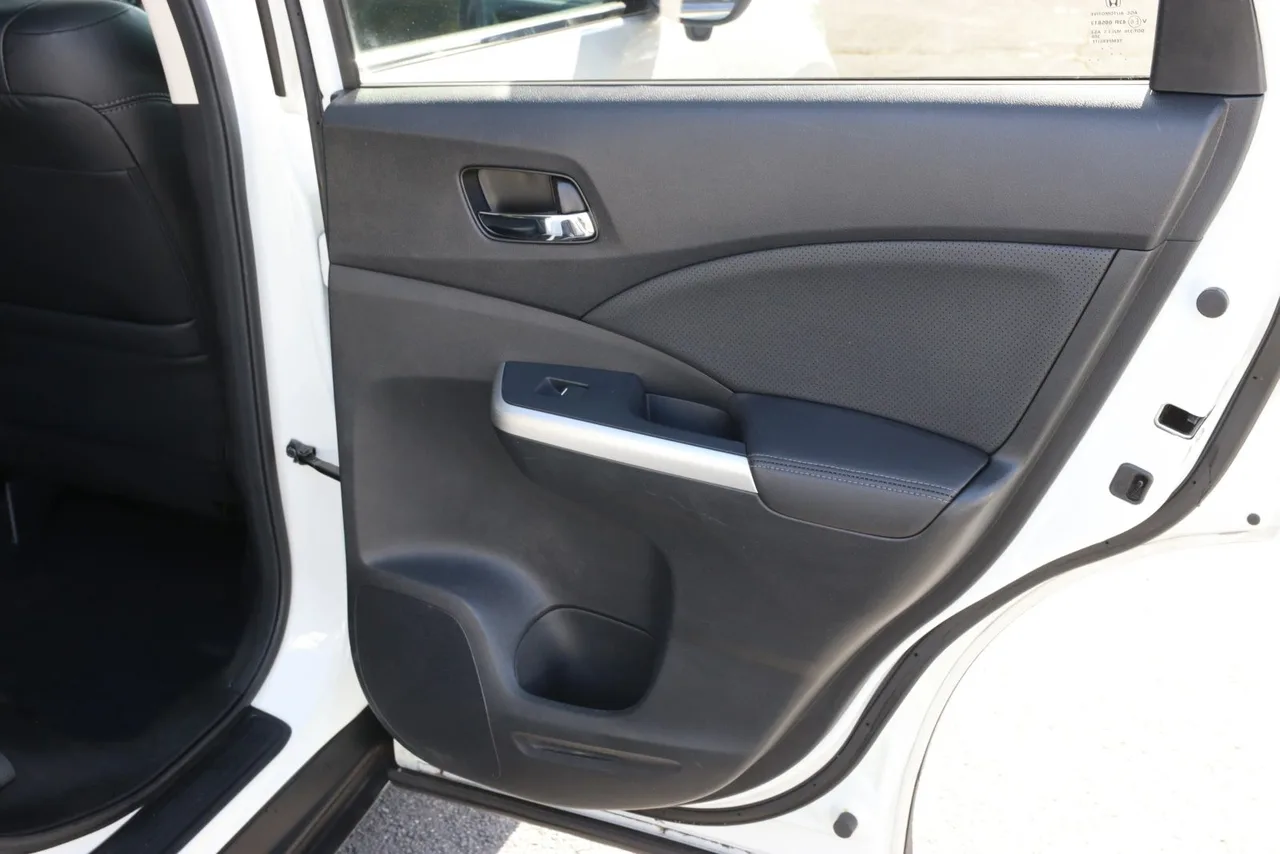2016 Honda CR-V EX-L Sport Utility 4D in white — photo 21 of 39