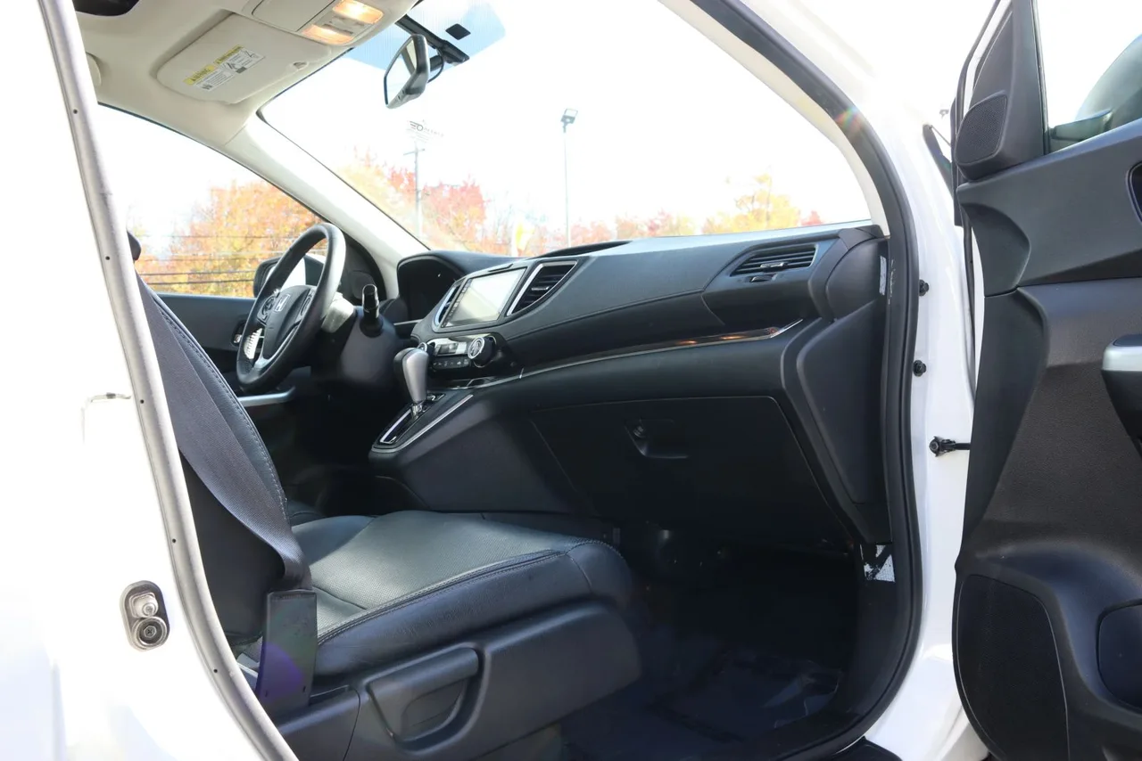 2016 Honda CR-V EX-L Sport Utility 4D in white — photo 24 of 39