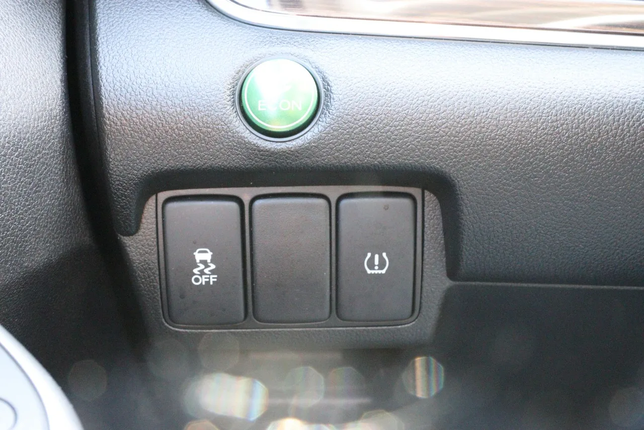 2016 Honda CR-V EX-L Sport Utility 4D in white — photo 31 of 39