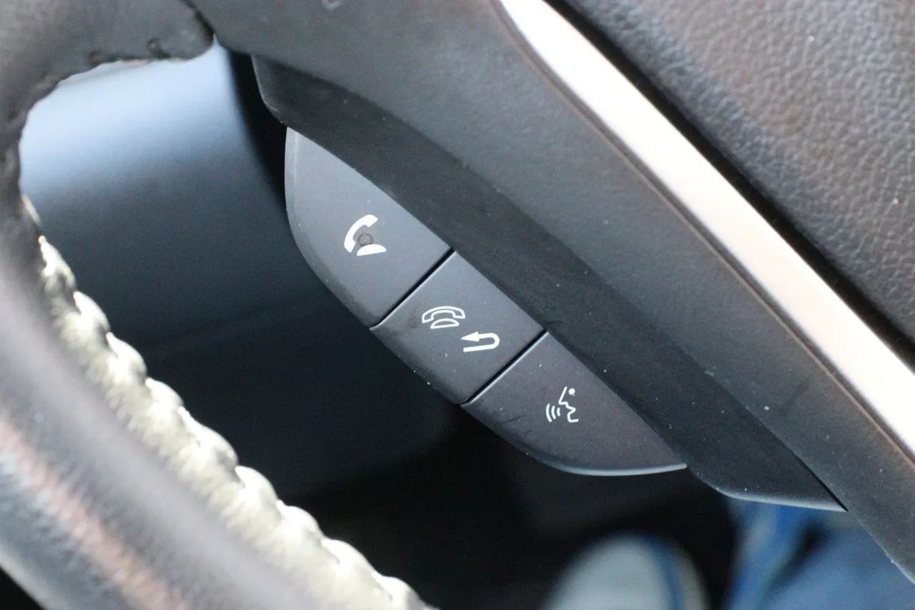2016 Honda CR-V EX-L Sport Utility 4D in white — photo 36 of 39