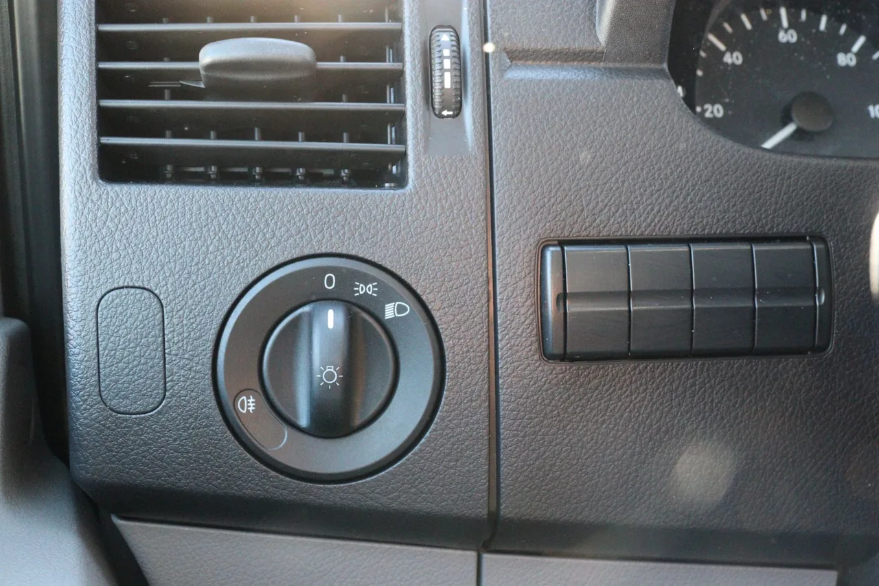 2016 Mercedes-Benz Sprinter 2500 Passenger Standard Roof W/144 WB Van 3D in white — photo 25 of 29