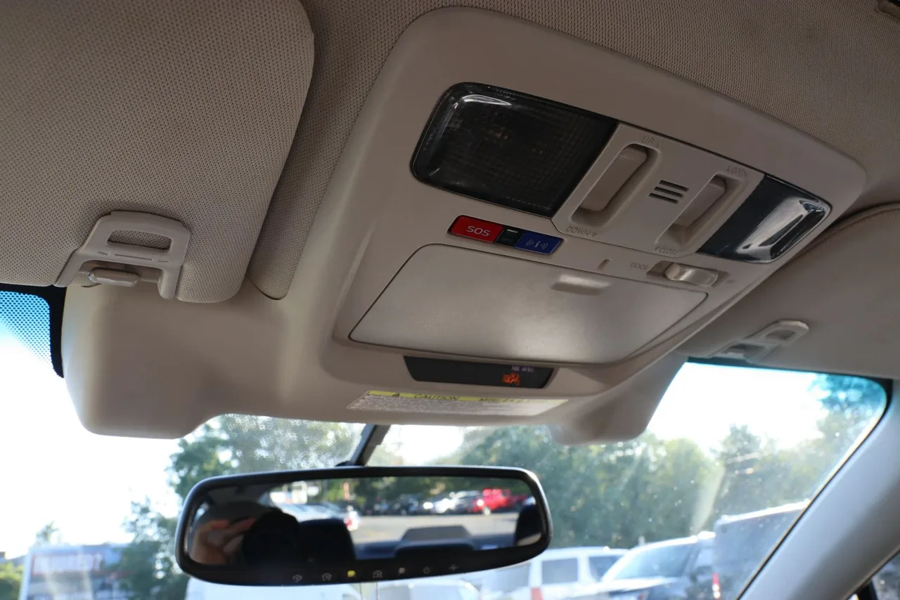 2016 Subaru Legacy 3.6R Limited Sedan 4D in silver — photo 18 of 33
