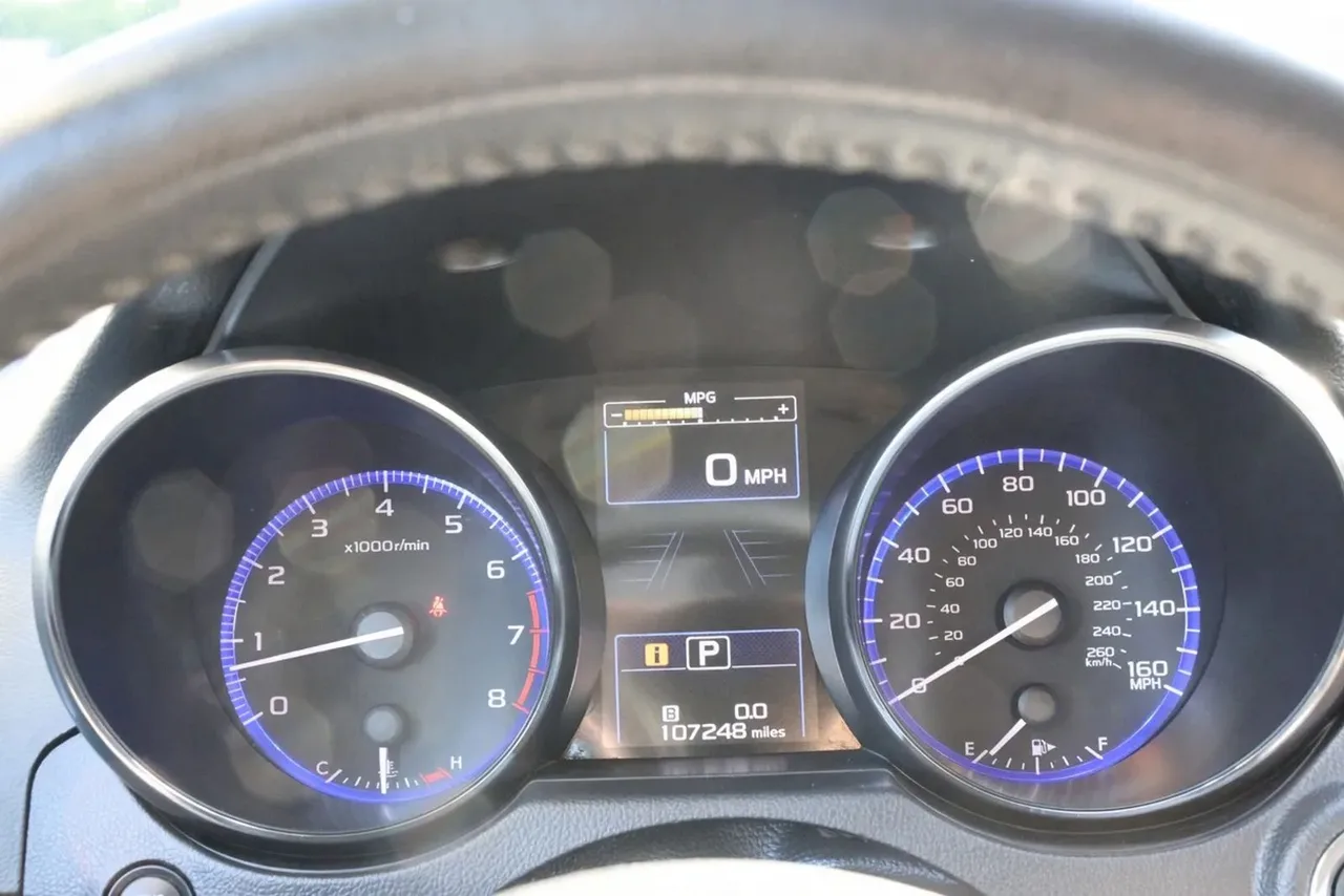 2016 Subaru Legacy 3.6R Limited Sedan 4D in silver — photo 23 of 33