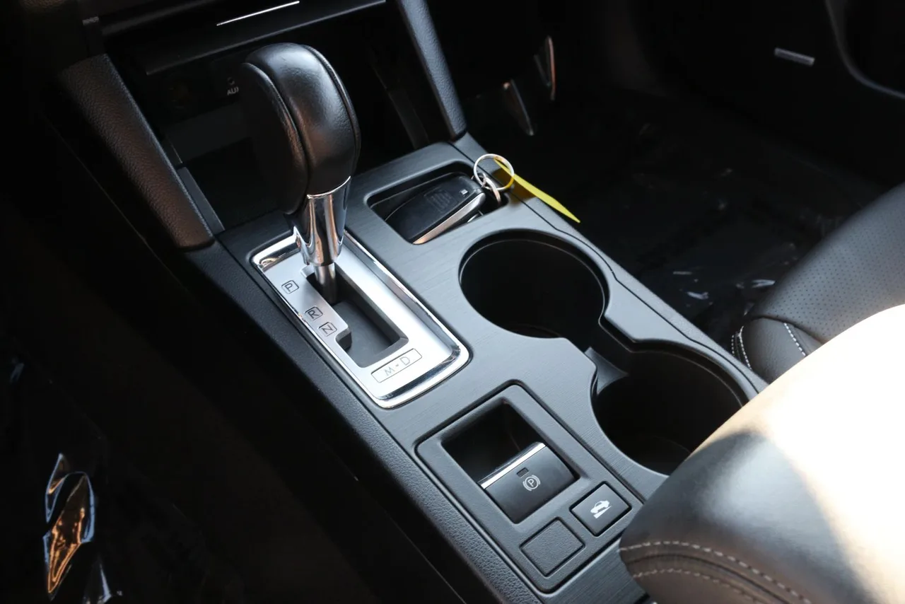 2016 Subaru Legacy 3.6R Limited Sedan 4D in silver — photo 27 of 33