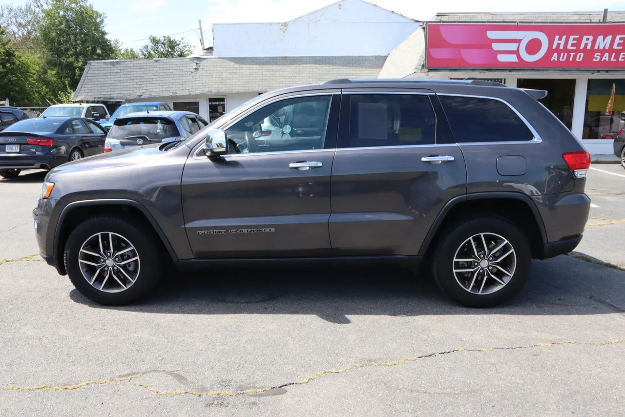 2017 Jeep Grand Cherokee Limited Sport Utility 4D in gray — photo 2 of 31