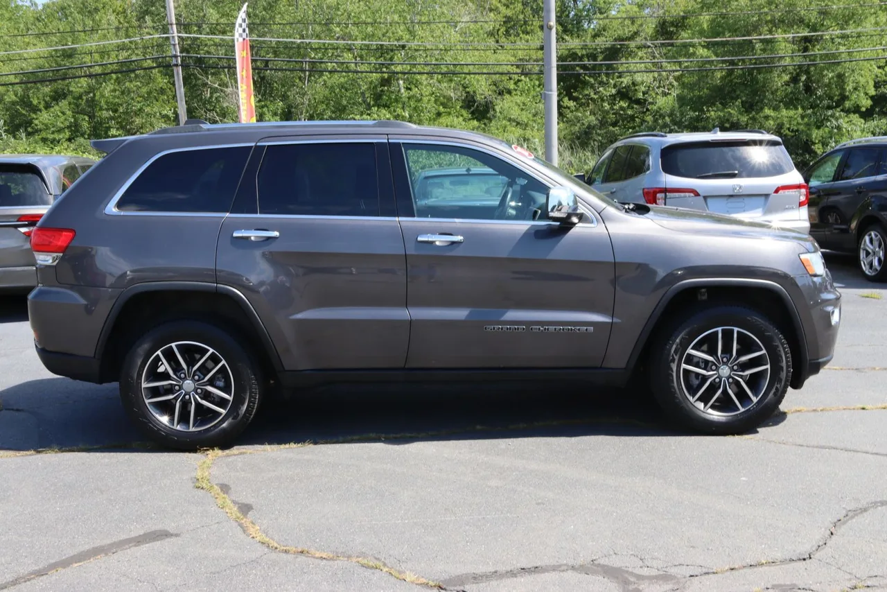 2017 Jeep Grand Cherokee Limited Sport Utility 4D in gray — photo 8 of 31