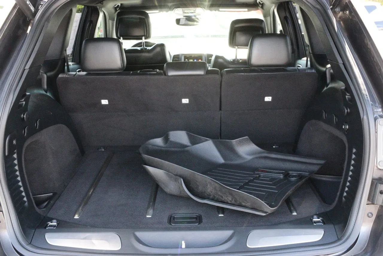 2017 Jeep Grand Cherokee Limited Sport Utility 4D in gray — photo 10 of 31