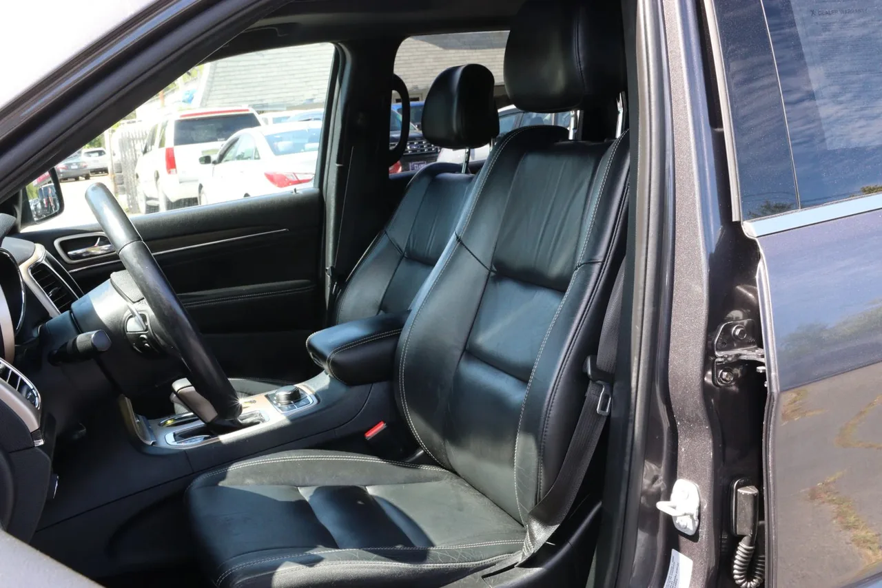 2017 Jeep Grand Cherokee Limited Sport Utility 4D in gray — photo 16 of 31