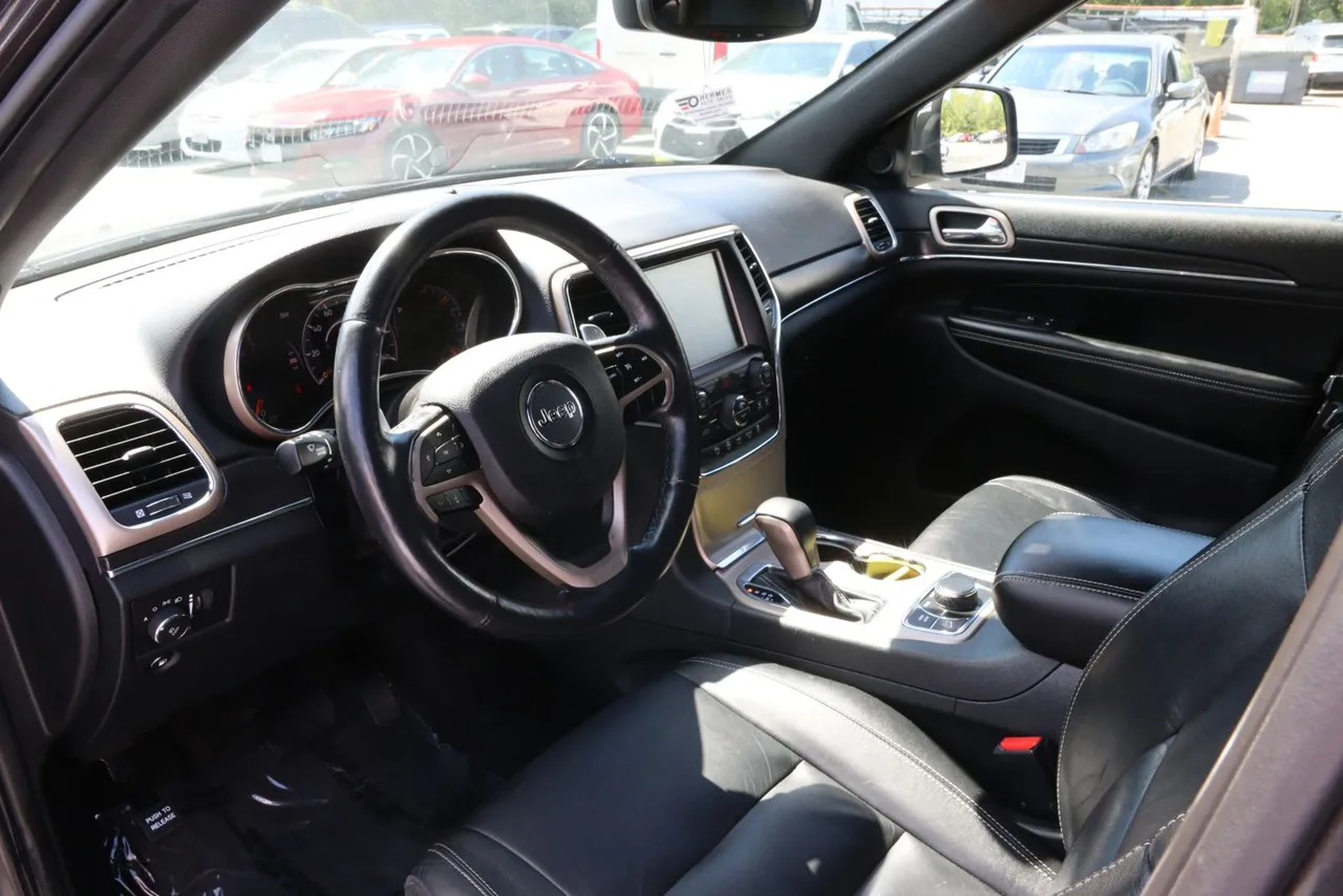 2017 Jeep Grand Cherokee Limited Sport Utility 4D in gray — photo 17 of 31
