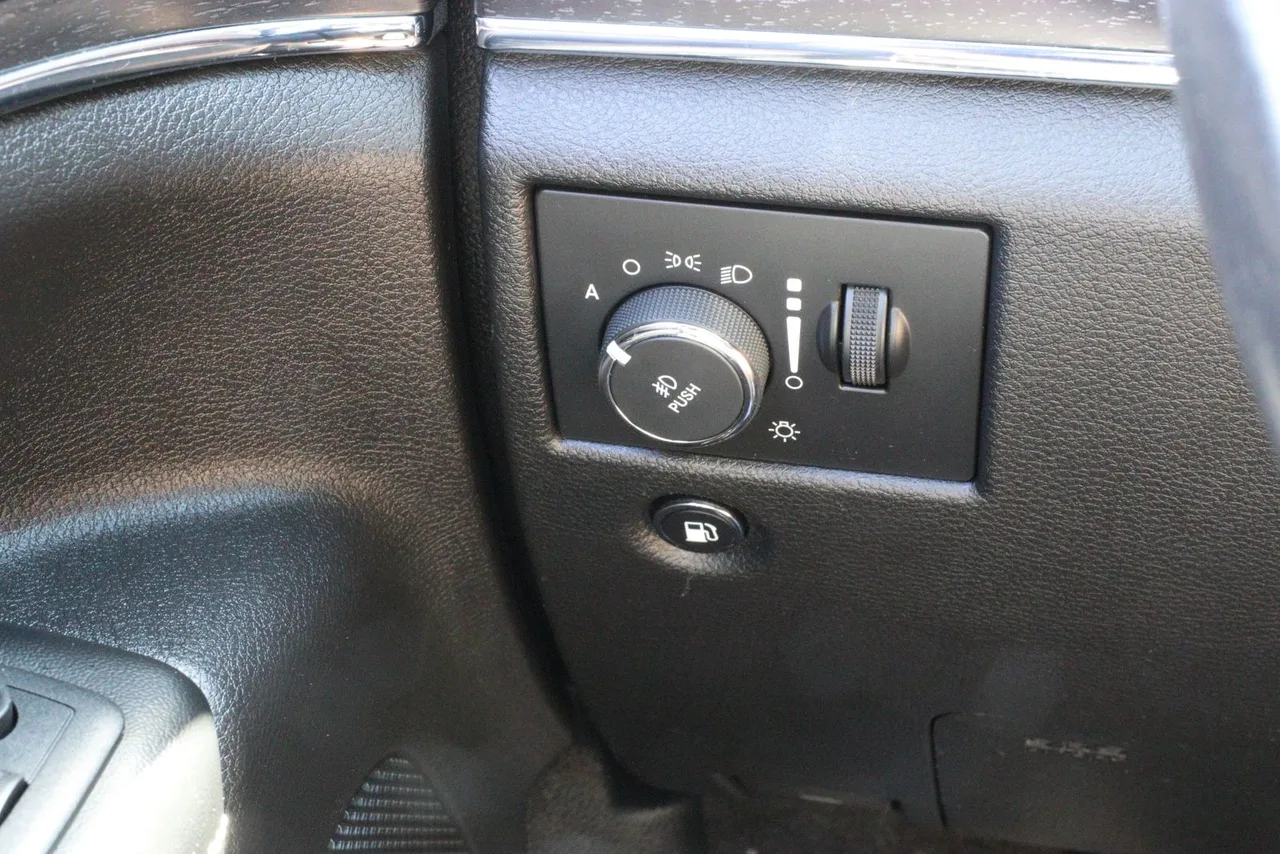 2017 Jeep Grand Cherokee Limited Sport Utility 4D in gray — photo 21 of 31